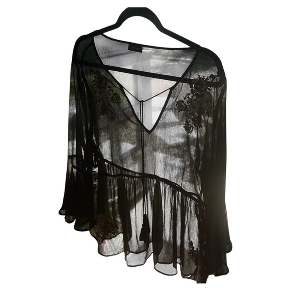 TORRID SHEER BLACK EMBROIDERED BLOUSE SHEER SIZE 1X - Picture 3 of 6